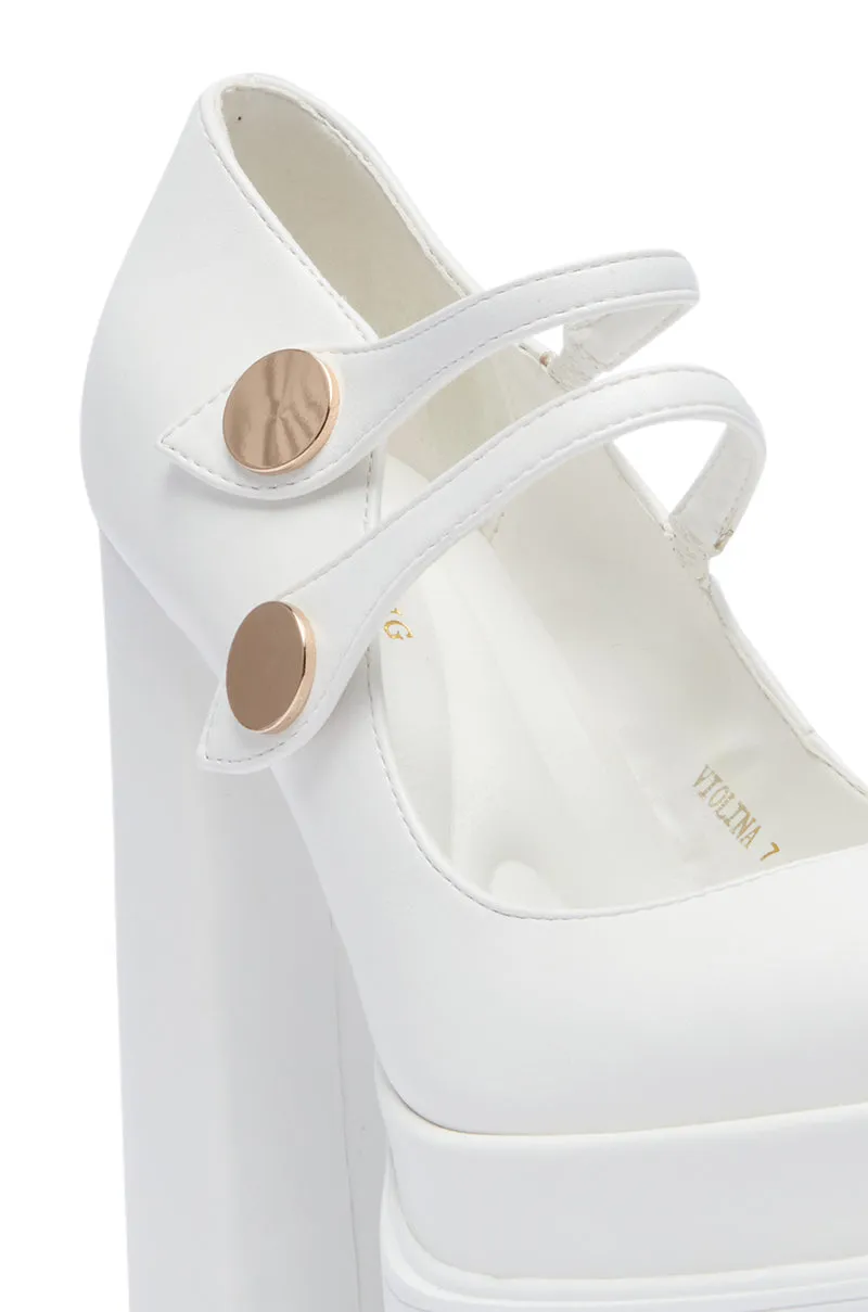 AZALEA WANG VIOLINA WHITE CHUNKY PLAFTFORM PUMP