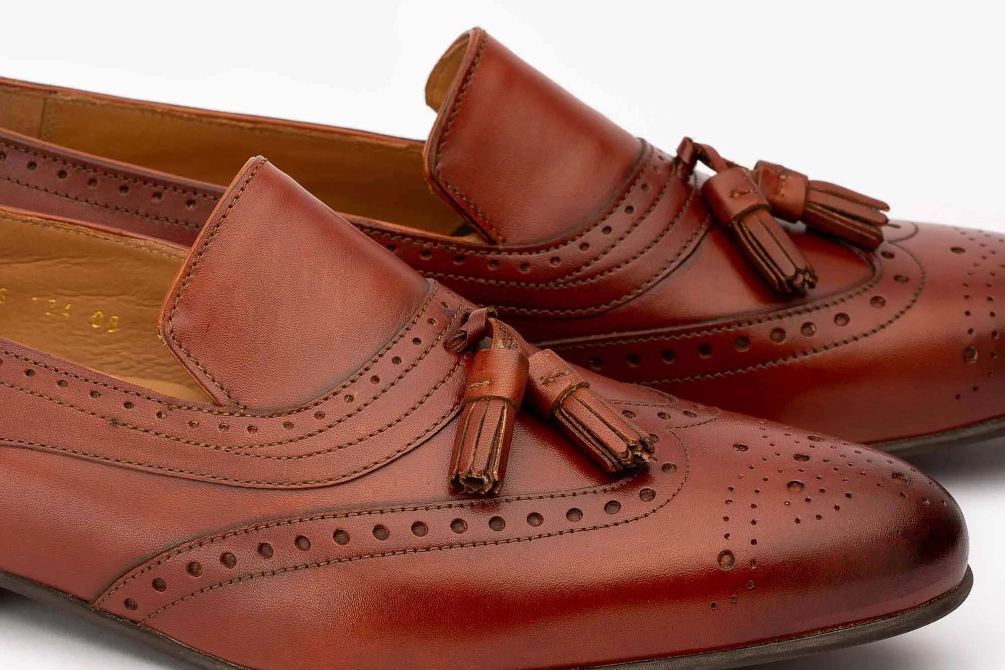 Brown Wing Tip Detailed Tassel Loafer