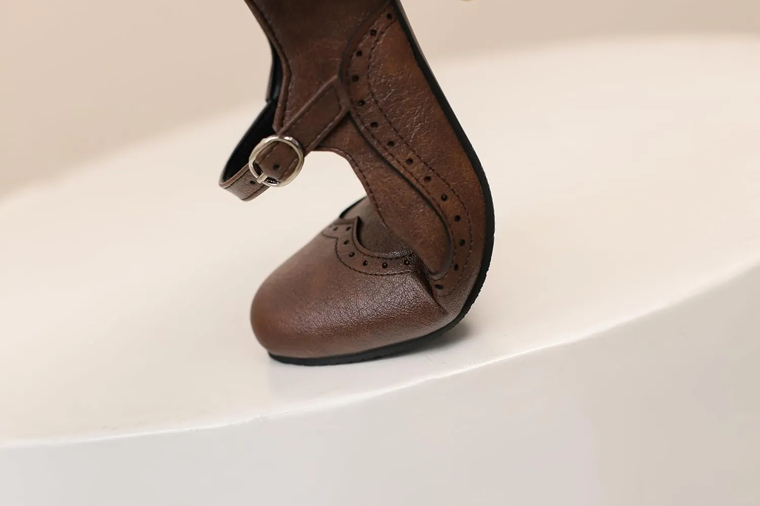 KAGAA Round Toe Buckle Strap Spike Heel with mid Heel 6 cm Handmade Pumps for Women ka38-4ss