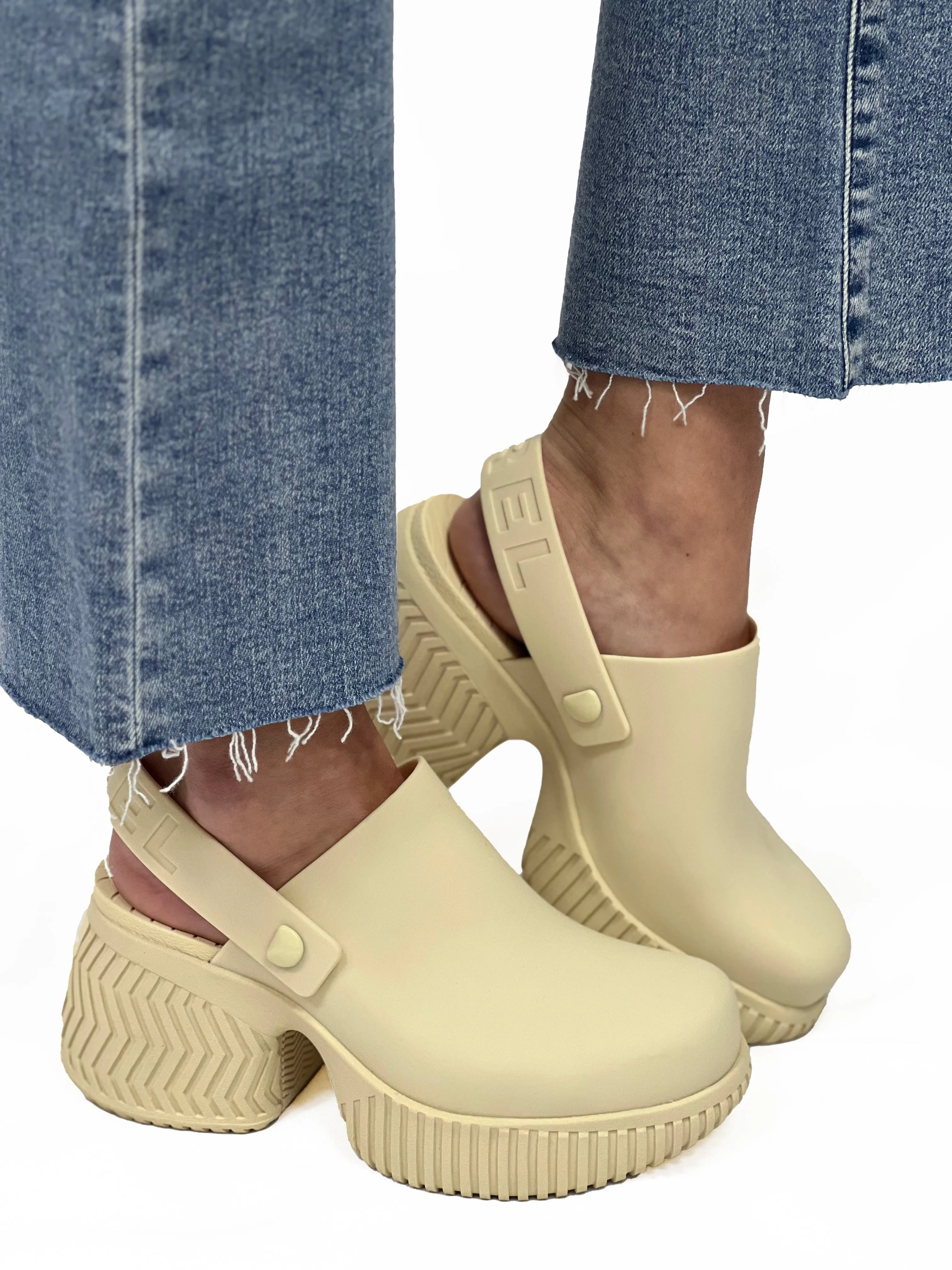 ONA STREETWORKS HEEL CLOG in Honey White   Sea Salt