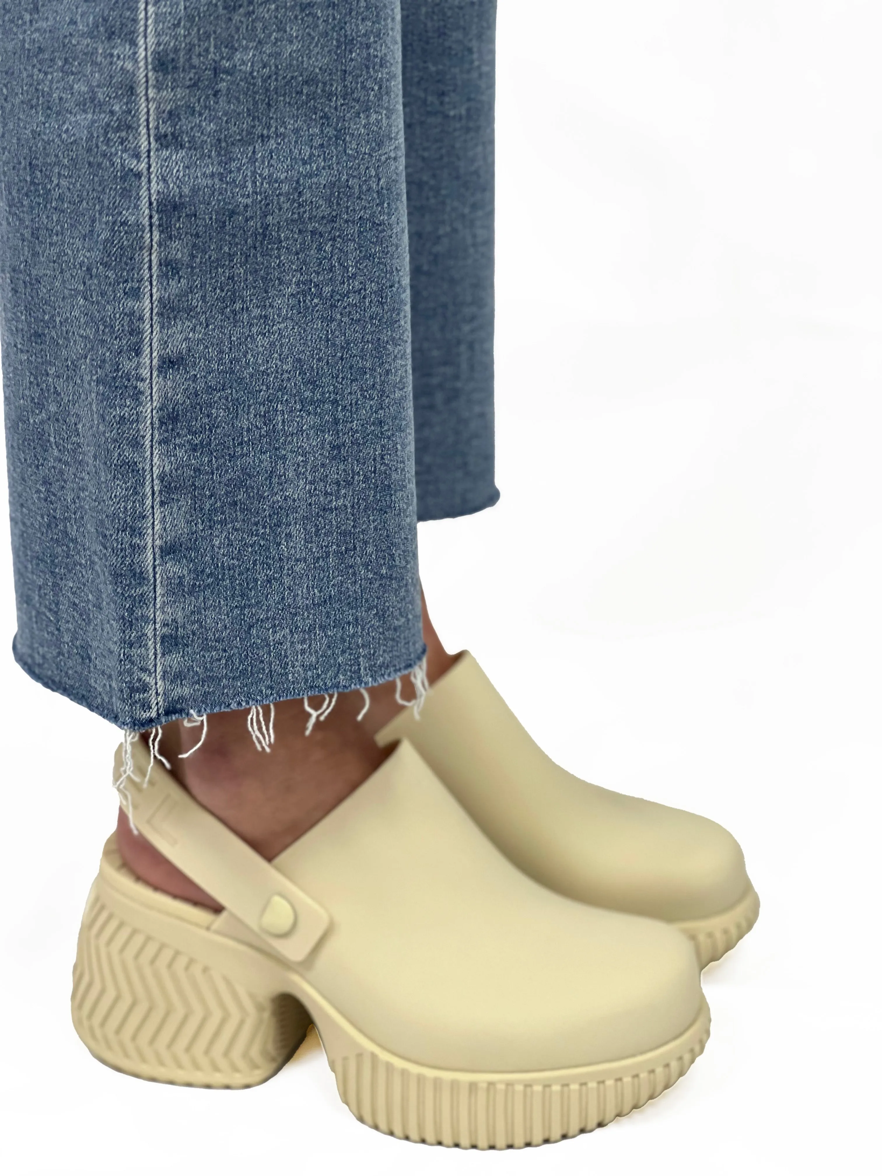 ONA STREETWORKS HEEL CLOG in Honey White   Sea Salt