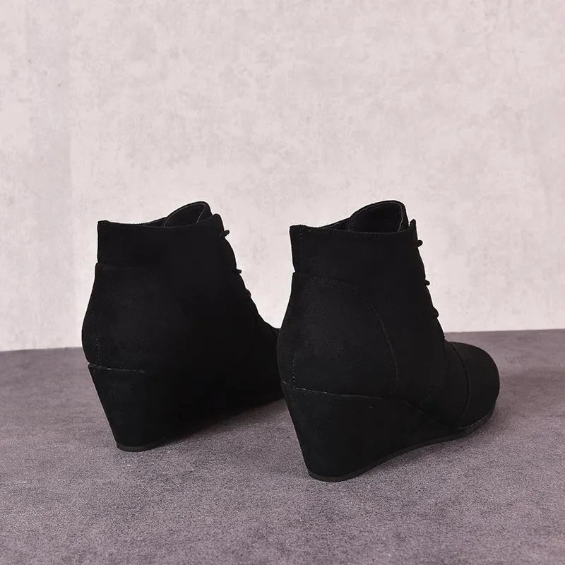 Timeless and supportive orthopedic Shoes