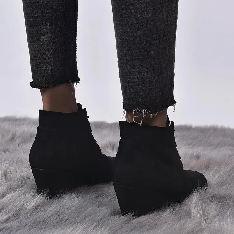 Timeless and supportive orthopedic Shoes