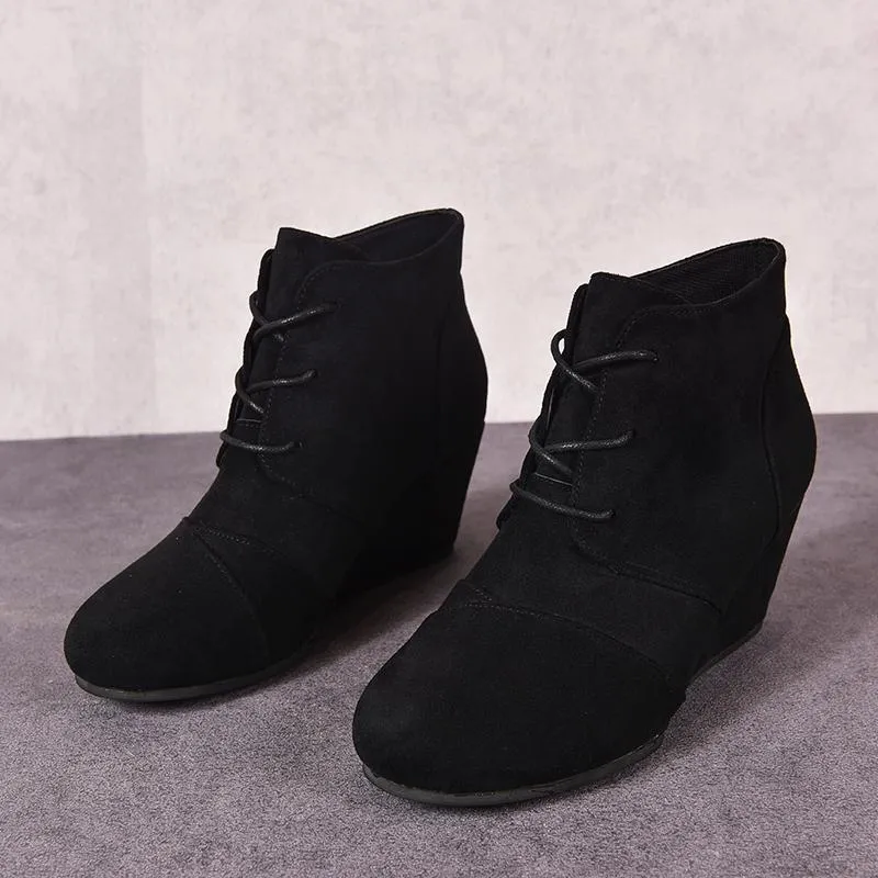 Timeless and supportive orthopedic Shoes