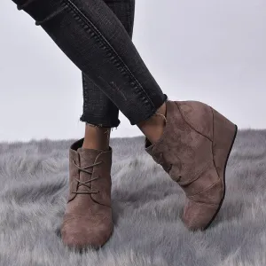 Timeless and supportive orthopedic Shoes