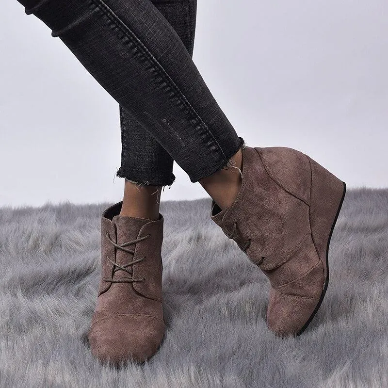 Timeless and supportive orthopedic Shoes