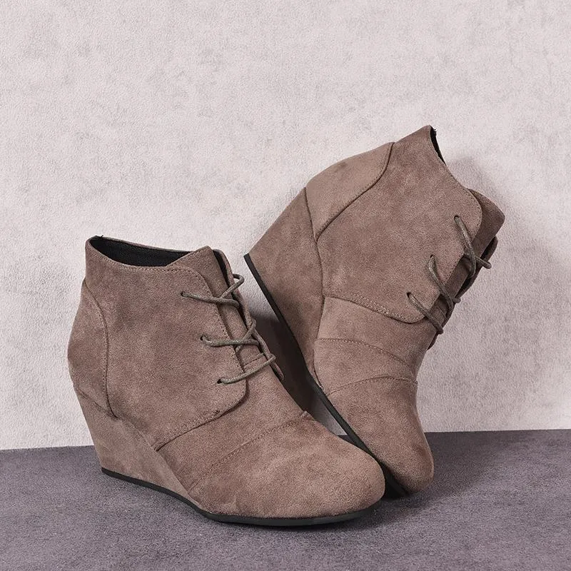 Timeless and supportive orthopedic Shoes