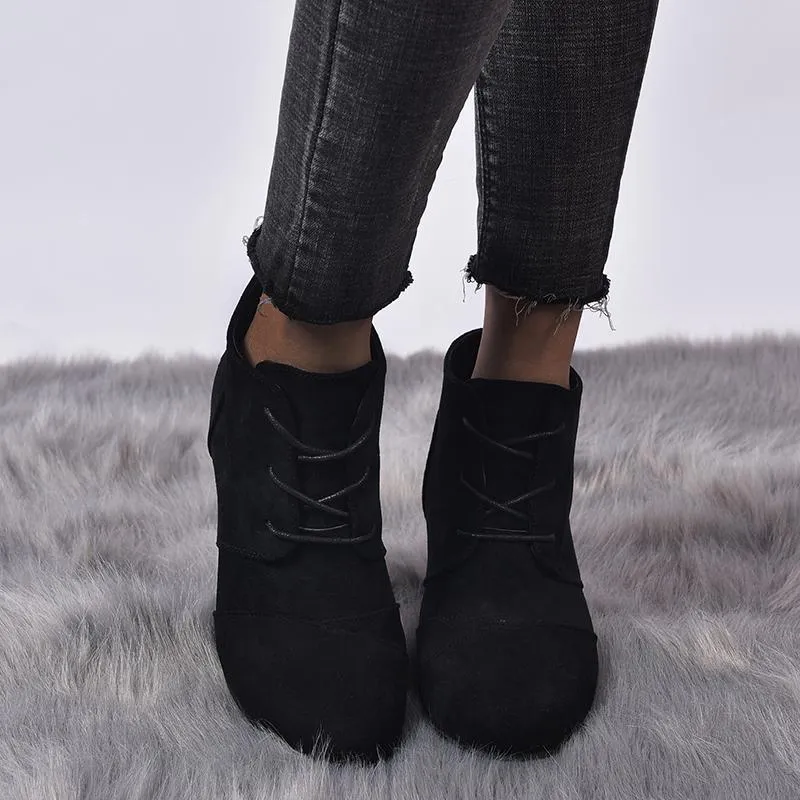 Timeless and supportive orthopedic Shoes
