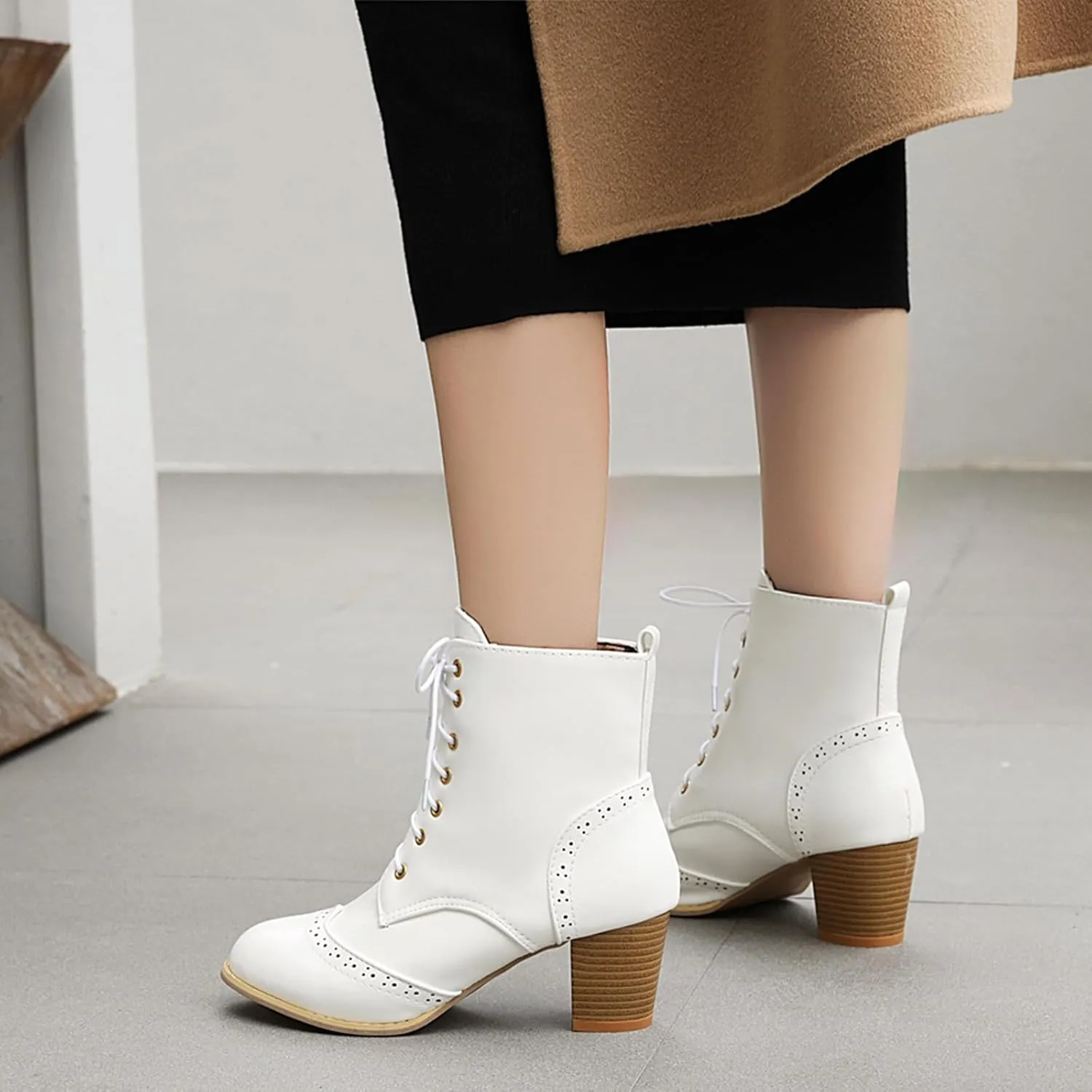 UniqueStride Women's Brogue Ankle Boots Lace Up Ankle Bootie with Chunky Block Heel Round Toe Shoes